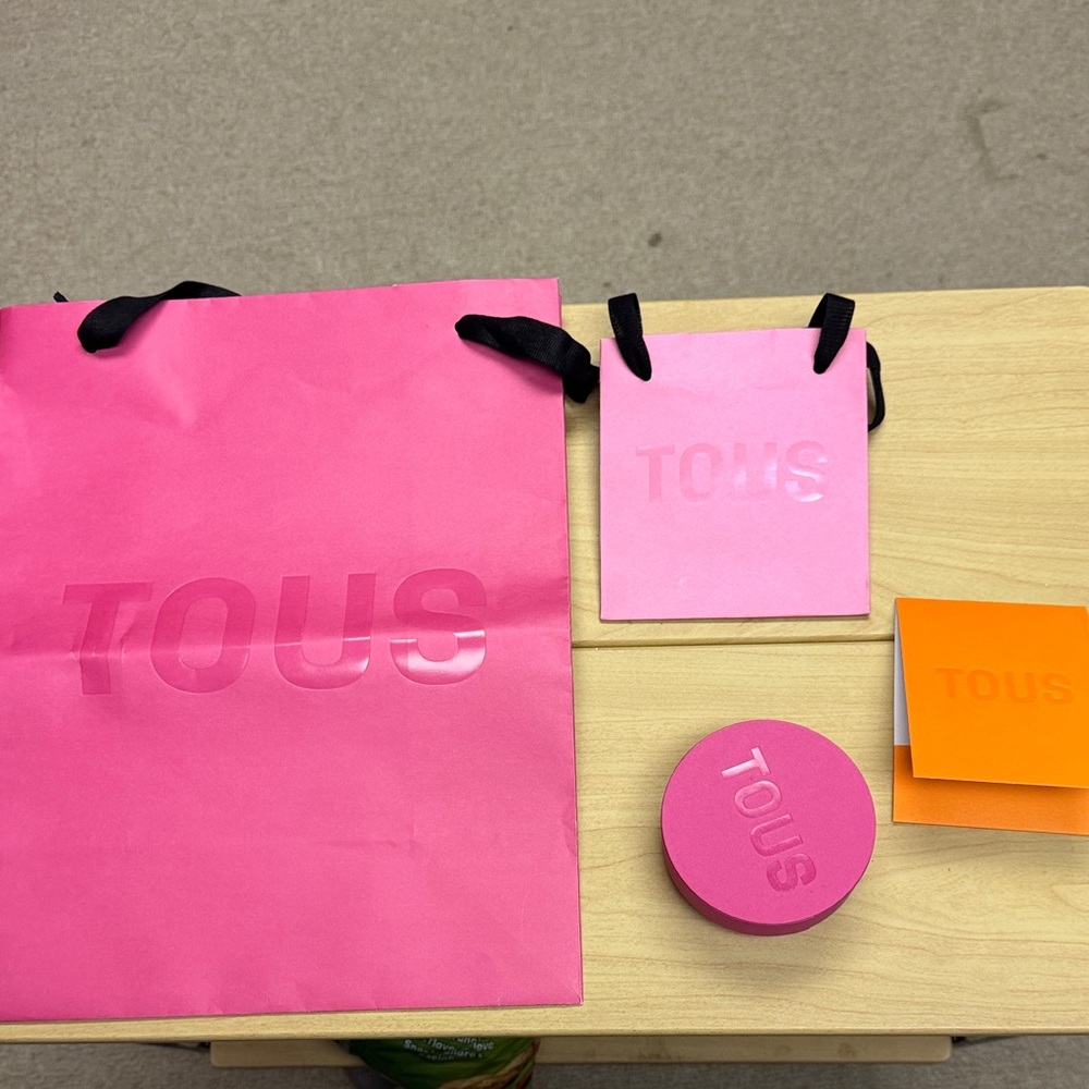 TOUS Hot Pink Gift Set with Orange Card Holder